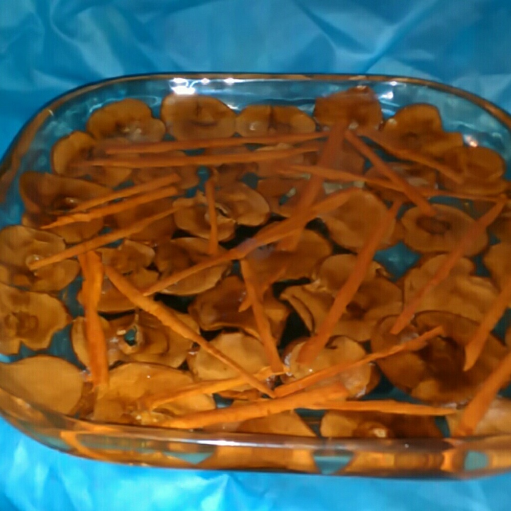 MAGNOLIA LANE APPLE AND CINNAMON STICK TRAY